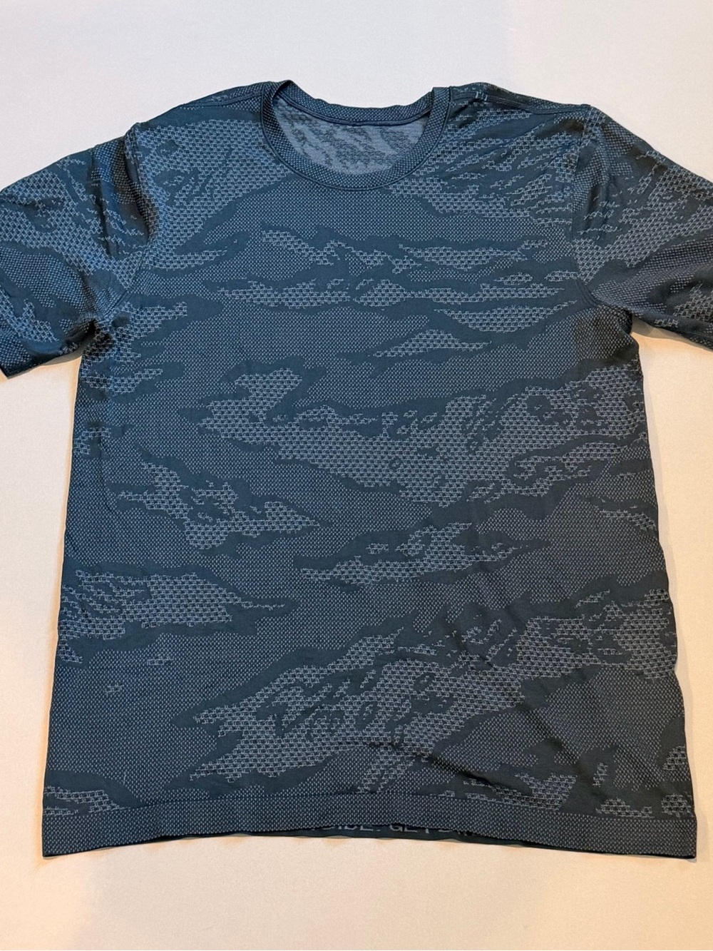 lululemon athletica Men’s Short-Sleeve Athletic Shirt Navy Digi Camo
